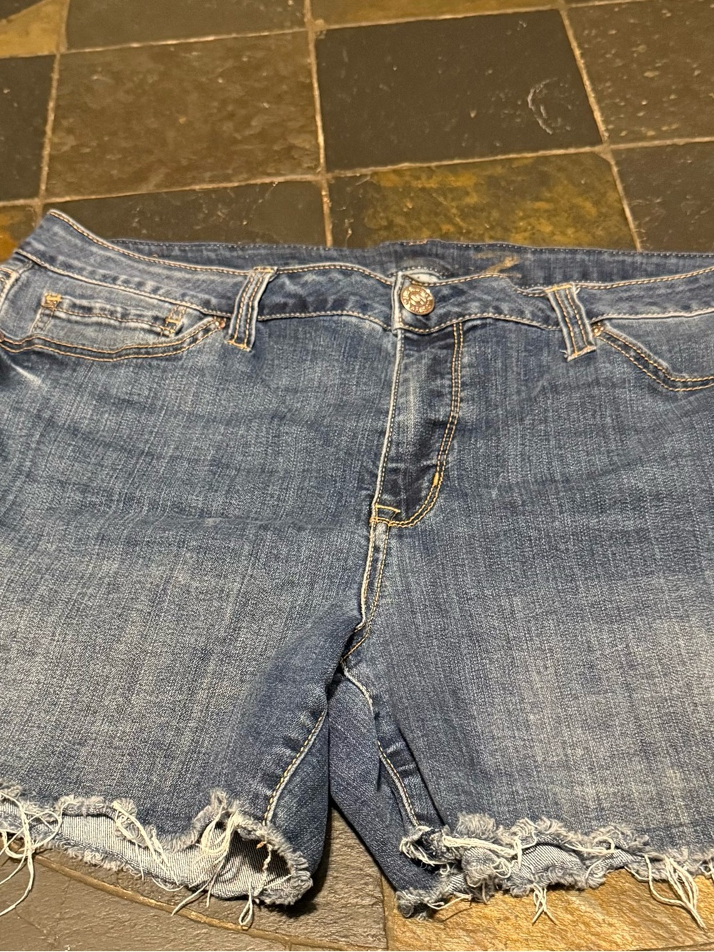 Seven7 Blue Denim Ankle/Cropped Jeans with Frayed Hem